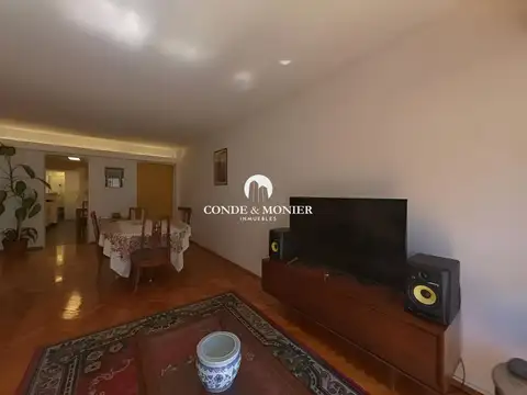 Recoleta. Alquiler, semipiso de categoria 3 ambientes con dependencia.