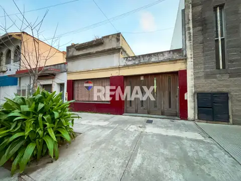 VENTA CASA - LOTE PROPIO - PARA REFACCIONAR