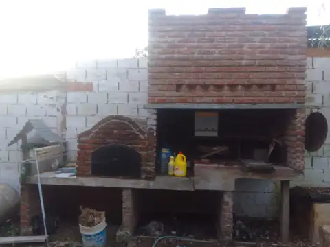 Casa 2 ambientes con 2 baños
