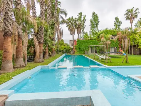 Casa 10 ambientes con 5 baños