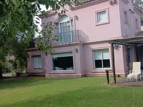 CLL. Venta casa 4 ambientes en El Bosque, Campana