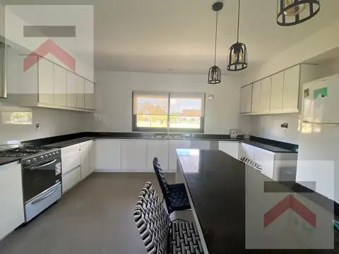 Casa en Alquiler en Puertos - Acacias, USD 2.300