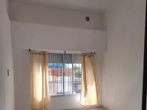 Departamento en alquiler en Centro (Zarate). 1 Dormitorio.