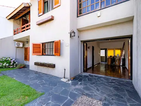 VENTA CASA 6 AMBIENTES TAPIALES