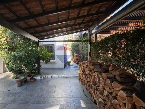 Casa 8 ambientes con 1 baño