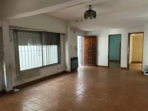 Casa 4 ambientes VENTA Lanús Oeste Patio Terraza