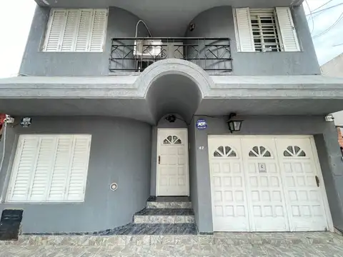 Casa 4 dormitorios + COCHERA -  ALQUILER O VENTA .