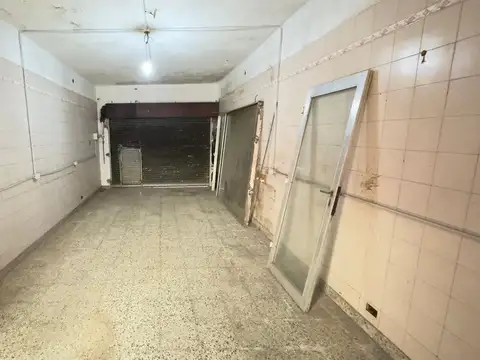 VENTA COCHERA BURZACO + 2 LOCALES AL FRENTE