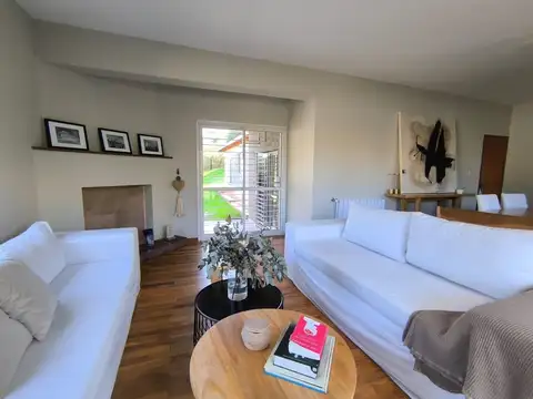Casa en Venta con 6 cocheras