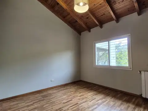 Casa 7 ambientes con 2 baños
