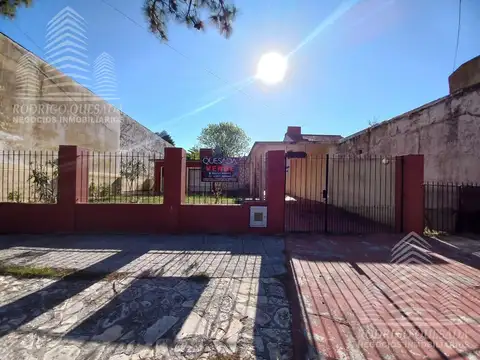 Casa en lote PH-todos los servicios. Excelente ubicación 