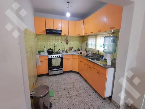 Casa 5 ambientes con 2 baños