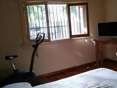 EXCELENTE PROPIEDAD EN CASTELAR NORTE