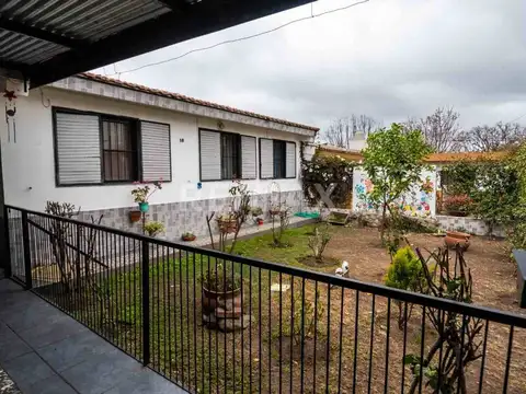 Casa 6 ambientes con 2 baños