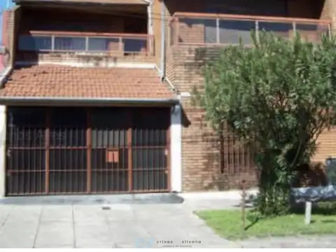 Alquiler de Casa 5 amb.  en el barrio de Saavedra.
