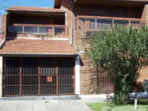 Alquiler de Casa 5 amb.  en el barrio de Saavedra.
