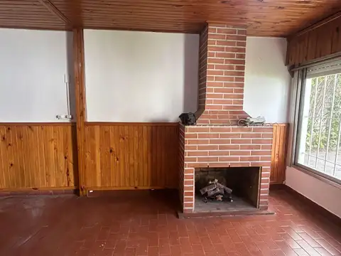 Casa en Alquiler con 2 cocheras