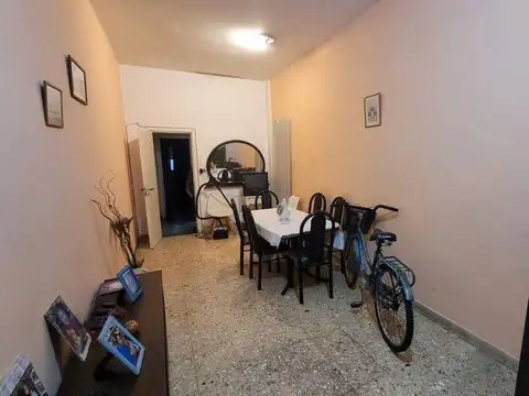 Casa 7 ambientes con 2 baños