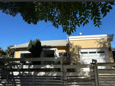 VENTA CASA MODERNA 3 AMBIENTES - BARRIO EL JARDIN