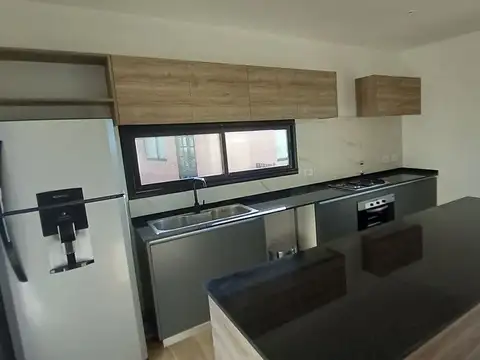 Casa en Alquiler con 1 cochera