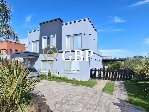 Casa 5 ambientes con 3 baños