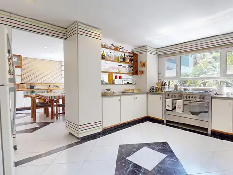 Casa 5 ambientes con 4 baños