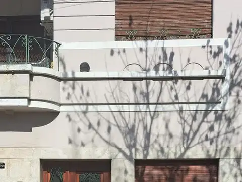 Casa 8 ambientes con 4 baños