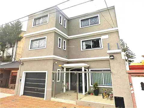 Venta Casa de Categoría 6 ambientes con Pileta, Quincho y Parrilla_355m2