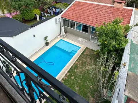 Casa 6 ambientes con 4 baños
