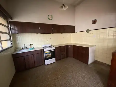 Casa en Venta con 5 cocheras