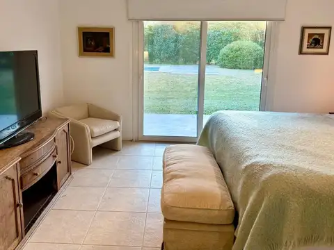 CASA EN VENTA EN ST. MATTHEWS VILLAGE - PILAR