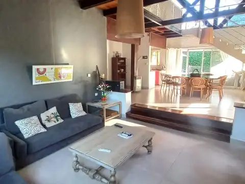 Casa en Alquiler Temporal con 5 cocheras
