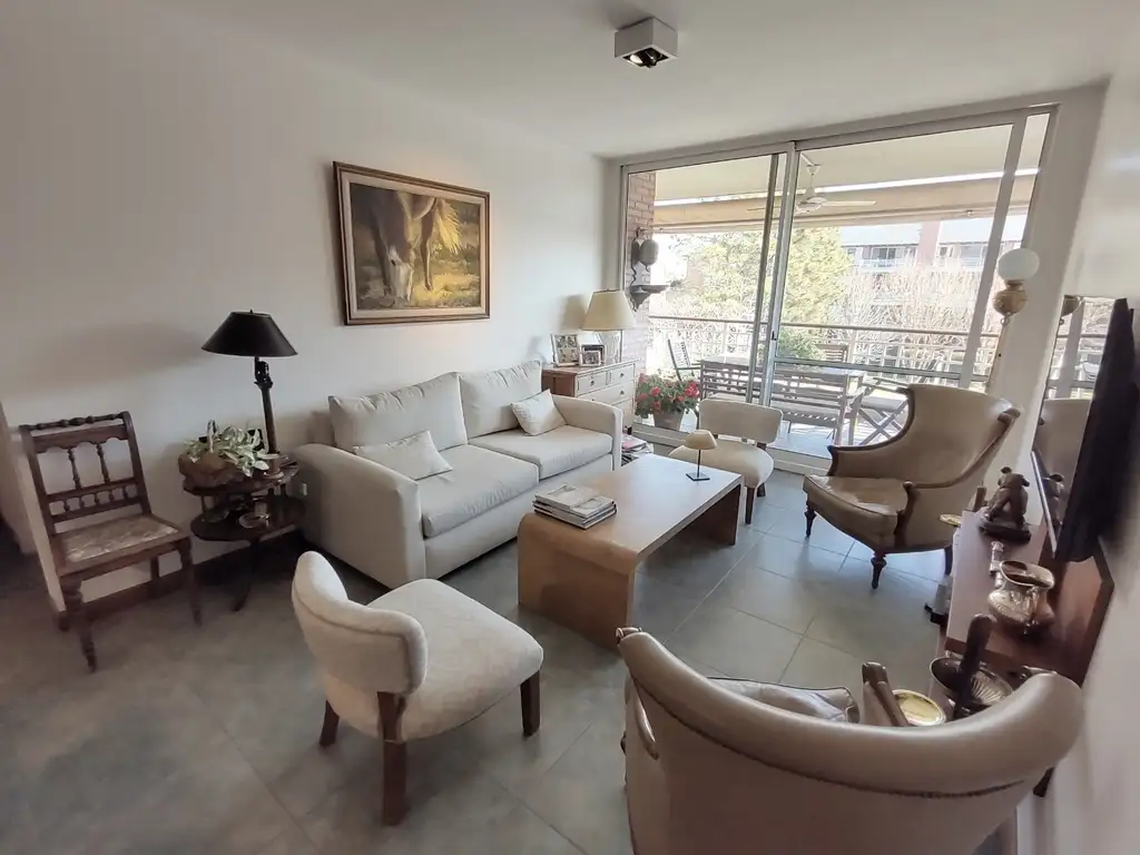 Departamento en Venta en Jardines De San Isidro - 2 dormitorios