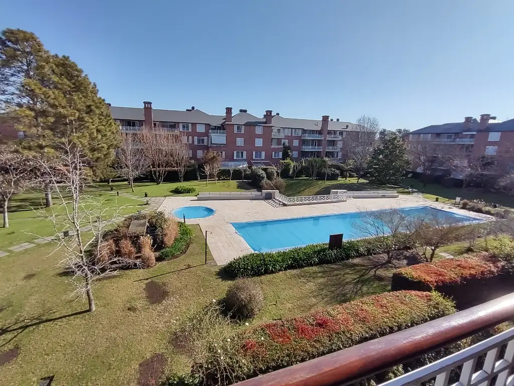 Excelente departamento de tres ambientes en Jardines de San Isidro (mira hacia adentro). - Foto 16