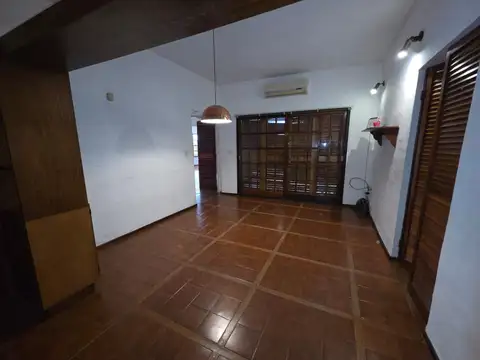 CASA  AMPLIA  EN DOS PLANTAS