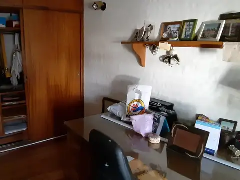 CASA  AMPLIA  EN DOS PLANTAS