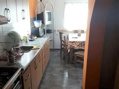 Casa 6 ambientes con 3 baños