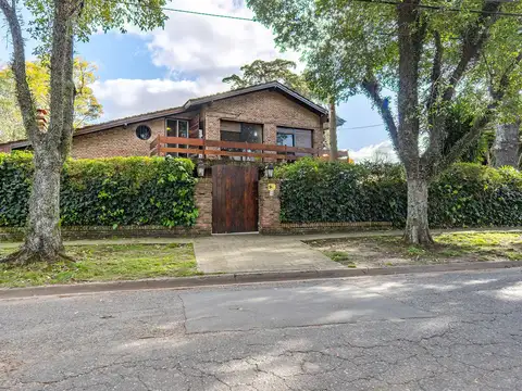 Monseñor Andrés Calcagno 500
