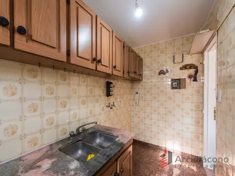 DEPARTAMENTO 3 AMBIENTES VENTA. BARRIO CASTRO, ESCALADA 2500 V. LUGANO