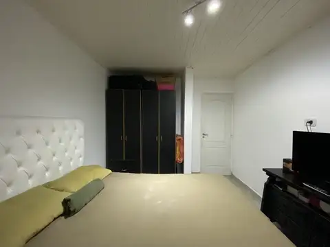 Hermoso duplex en Castelar. 3 dormitorios, 3 baños. Fdo. libre. Con cochera