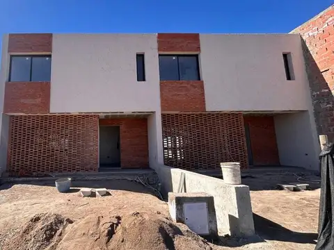 VENTA DUPLEX 3 DORM 3 BAÑOS EN PAMPAS DE MANANTIAL