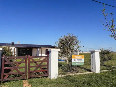 Casa quinta con pileta en Angelica - USD 50.000