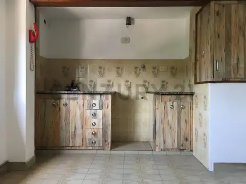 Casa 6 ambientes con 1 baño