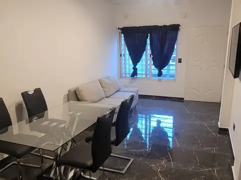 Departamento de 2 ambientes con patio y cochera!!