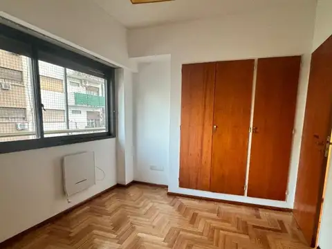 Semipiso de 2 ambientes y 1/2 con balcón al frente