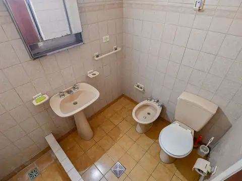 CASA EN VENTA LA PLATA 3 DORMITORIOS+DEPARTAMENTO