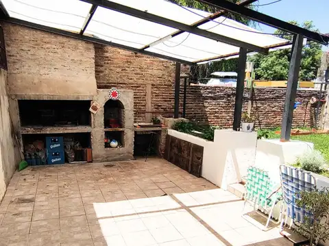 Casa 5 ambientes con 2 baños