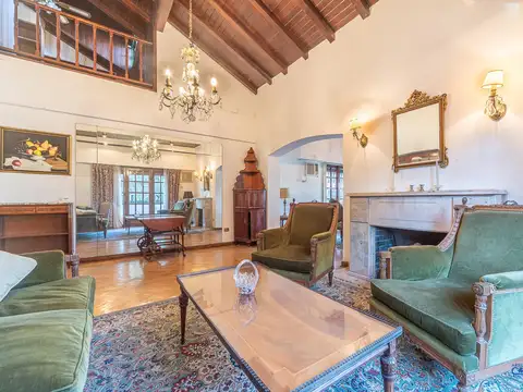 Casa en Venta con 2 cocheras