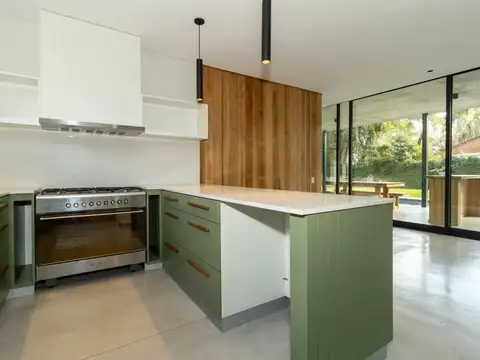 Casa 5 ambientes con 5 baños