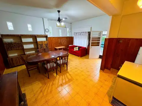 Casa en Alquiler con 2 cocheras